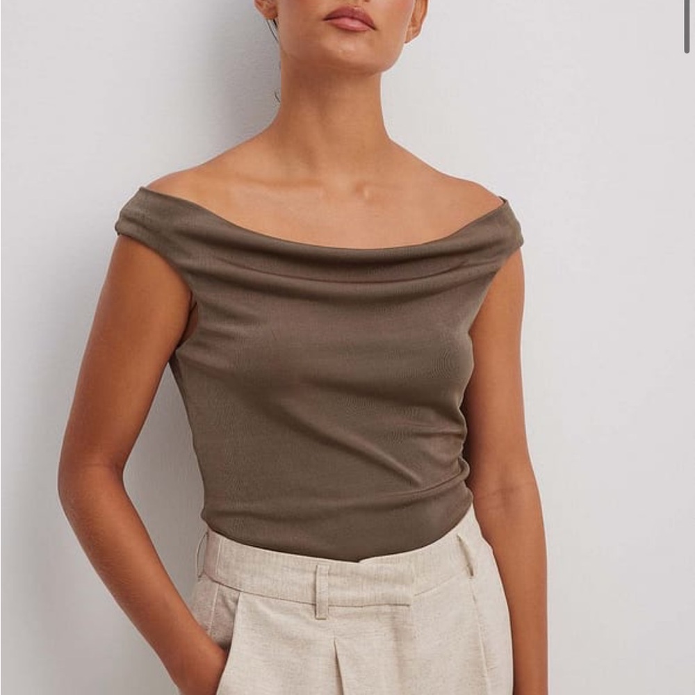 NA-KD Off Shoulder Waterfall Top in Brown L